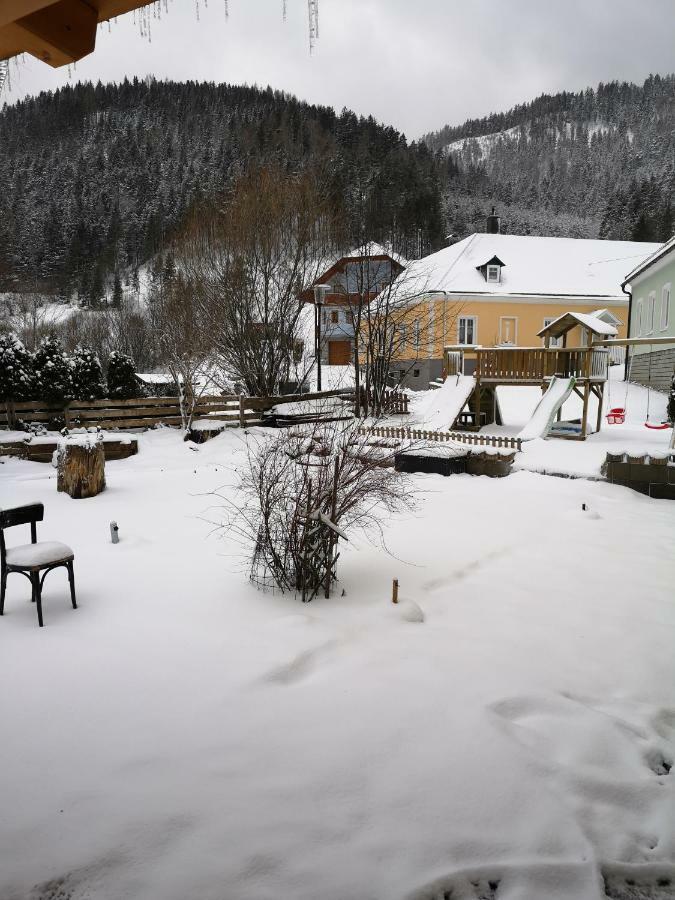 Gasthof Zum Falkenstein Hotel Schwarzau im Gebirge Luaran gambar