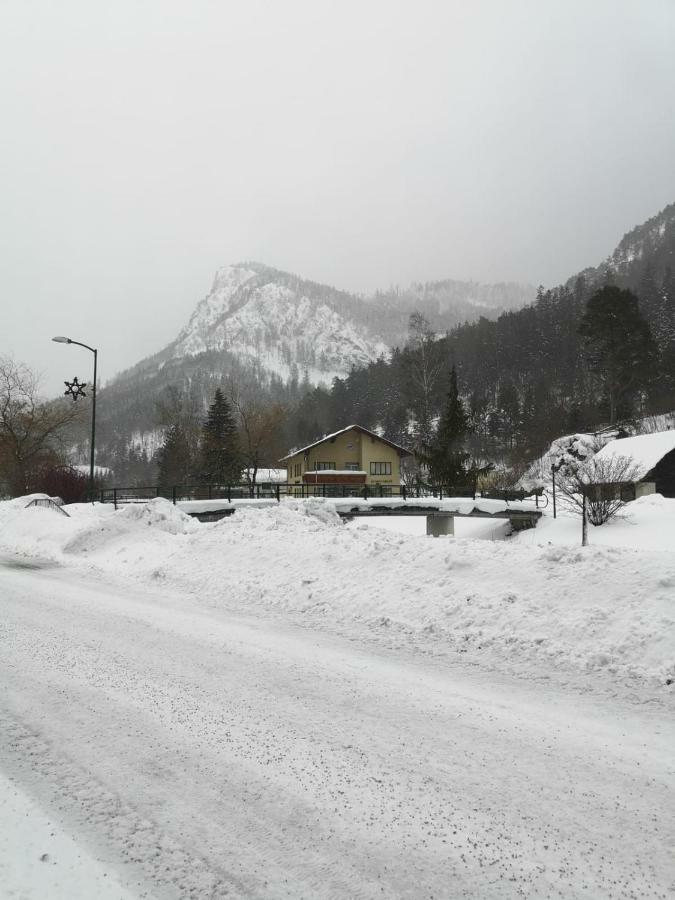 Gasthof Zum Falkenstein Hotel Schwarzau im Gebirge Luaran gambar